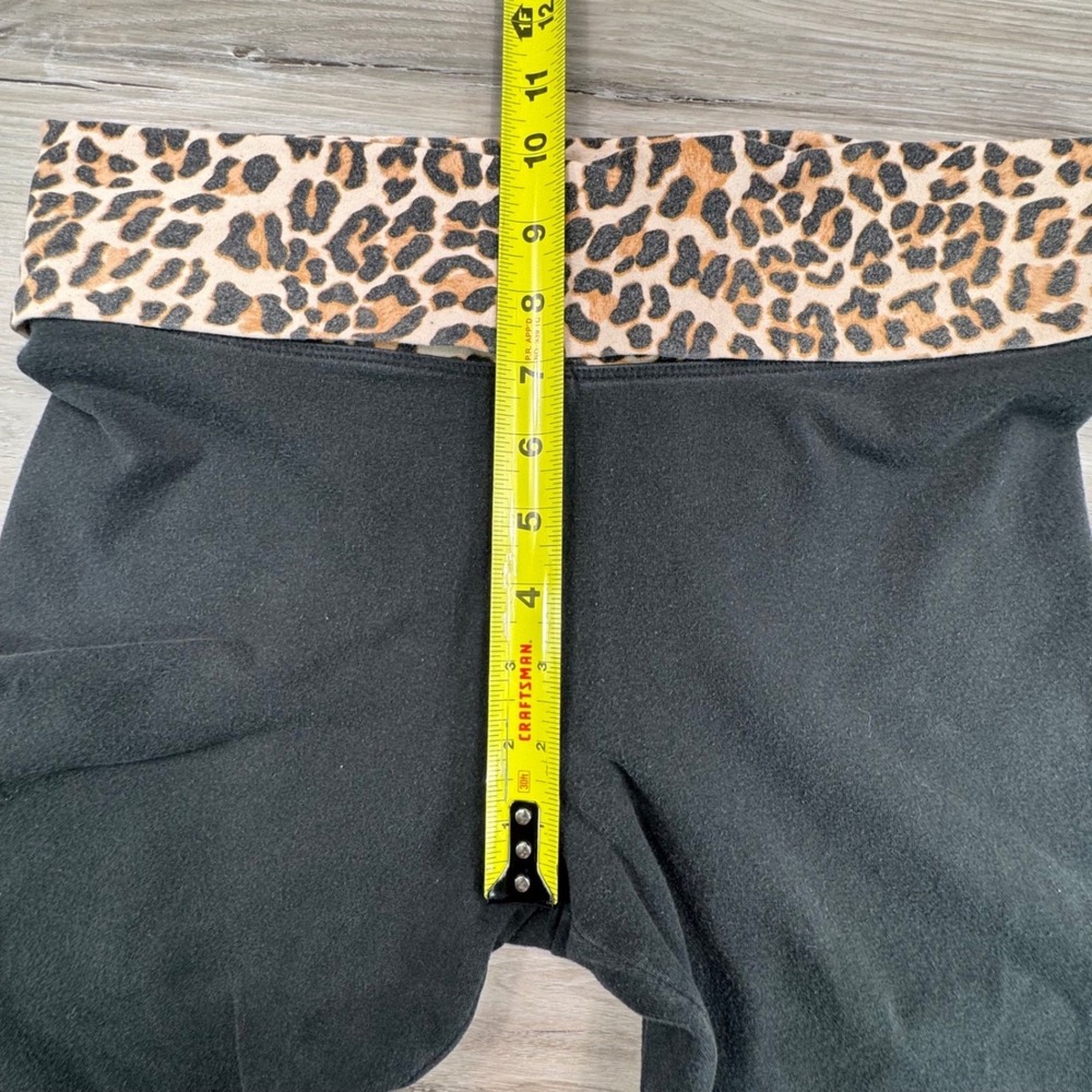PINK Victoria's Secret Black Leopard Print Foldover Yoga Capri Leggings Womens M - Picture 6 of 12
